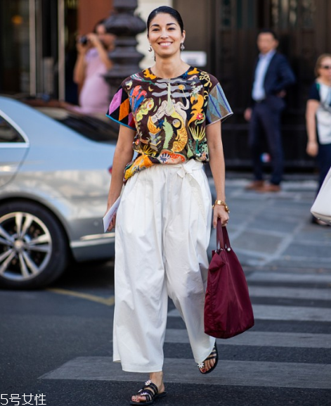 t恤配什么褲子好看 解鎖換季日常穿搭 t恤配什么褲子好看 解鎖換季日常穿搭