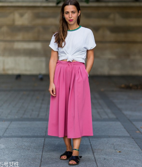 t恤配什么褲子好看 解鎖換季日常穿搭 t恤配什么褲子好看 解鎖換季日常穿搭