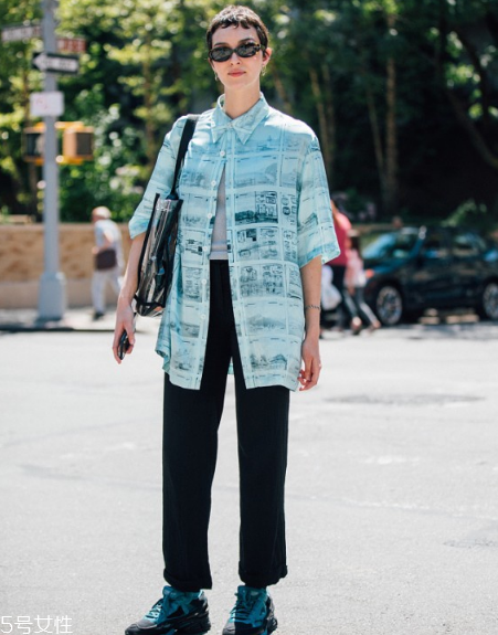 短袖襯衫搭配什么褲子 夏季時(shí)髦必備款 短袖襯衫搭配什么褲子 夏季時(shí)髦必備款