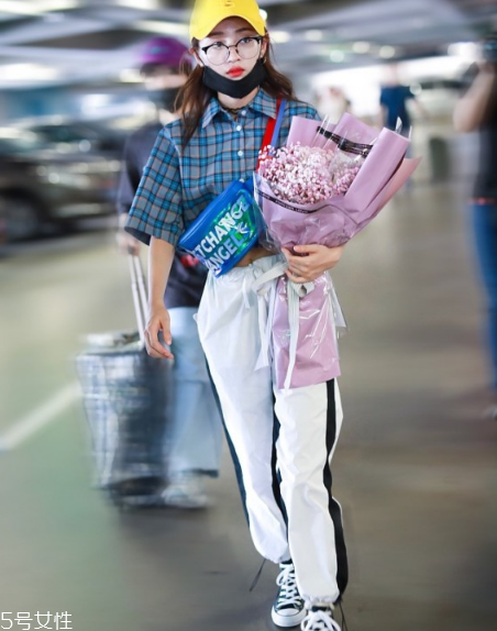 短袖襯衫搭配什么褲子 夏季時(shí)髦必備款 短袖襯衫搭配什么褲子 夏季時(shí)髦必備款