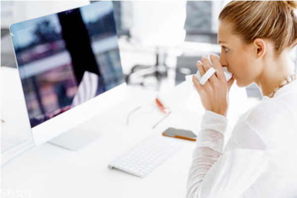 小腿水腫是什么原因引起的？教你輕松解決之道