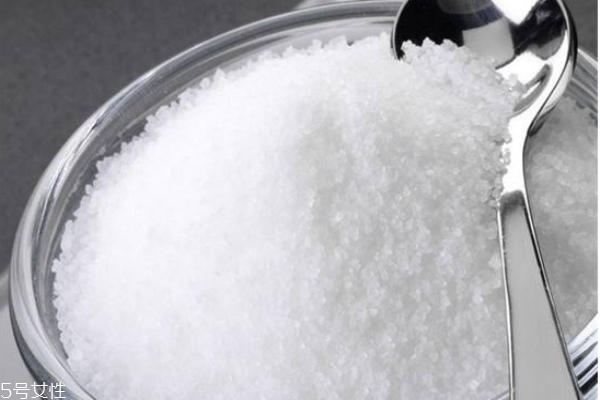 白糖洗臉的功效與作用，這樣也能美白