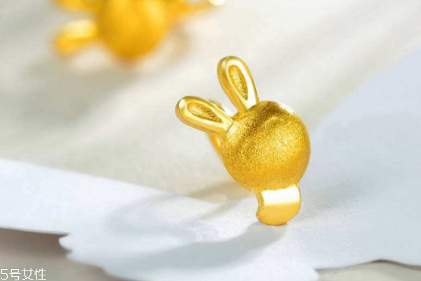 黃金耳釘過敏怎么辦 要及時就醫(yī) 黃金耳釘過敏怎么辦 要及時就醫(yī)