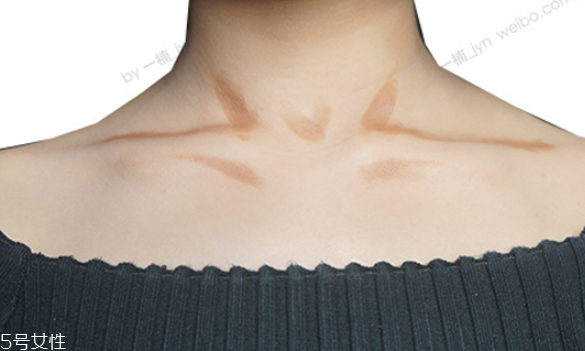 亮體噴霧怎么自制 讓肩膀鎖骨擁有超美光澤感 亮體噴霧怎么自制 讓肩膀鎖骨擁有超美光澤感