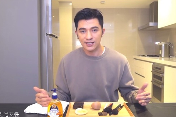 化妝刷和美妝蛋怎么清洗 用洗手液和舊衣服清洗步驟 化妝刷和美妝蛋怎么清洗 用洗手液和舊衣服清洗步驟