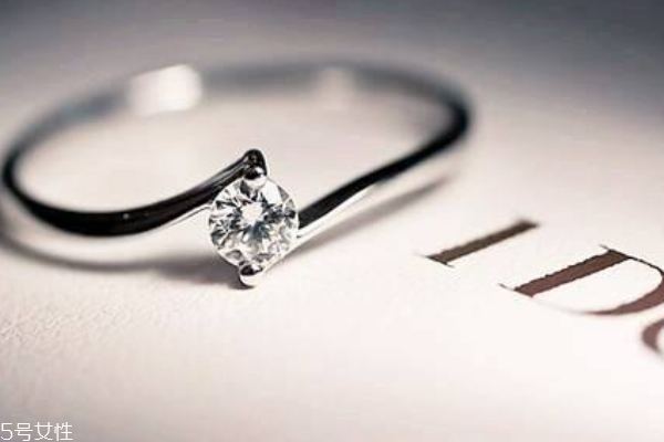 求婚用什么戒指好 不要挑花了眼 求婚用什么戒指好 不要挑花了眼