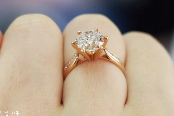 求婚用什么戒指好 不要挑花了眼 求婚用什么戒指好 不要挑花了眼