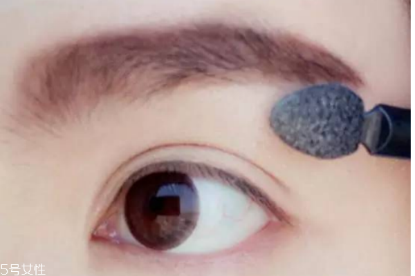 如何簡單化淡妝 最簡單的上班族淡妝畫法 如何簡單化淡妝 最簡單的上班族淡妝畫法