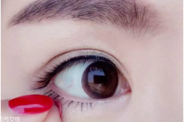 如何簡單化淡妝 最簡單的上班族淡妝畫法 如何簡單化淡妝 最簡單的上班族淡妝畫法