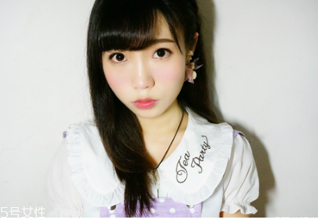 如何簡單化淡妝 最簡單的上班族淡妝畫法 如何簡單化淡妝 最簡單的上班族淡妝畫法