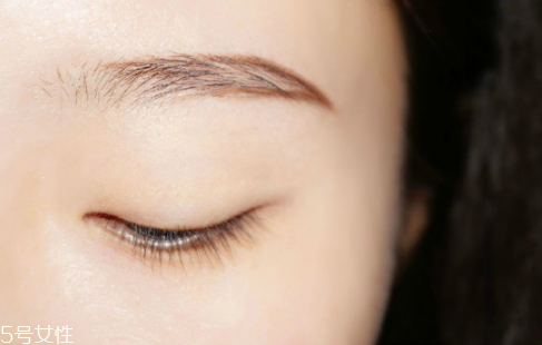如何簡單化淡妝 最簡單的上班族淡妝畫法 如何簡單化淡妝 最簡單的上班族淡妝畫法