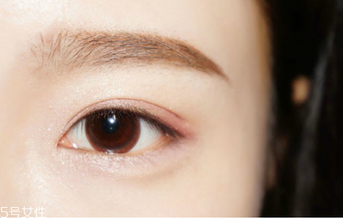 如何簡單化淡妝 最簡單的上班族淡妝畫法 如何簡單化淡妝 最簡單的上班族淡妝畫法