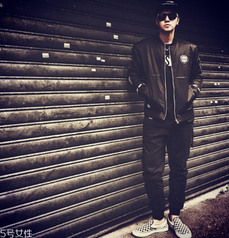 vans黑白格子怎么搭配 跟著潮人學(xué)起來 vans黑白格子怎么搭配 跟著潮人學(xué)起來