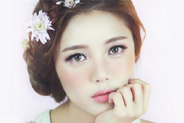 韓國雀斑妝怎么化 朱正廷雀斑妝畫法步驟 韓國雀斑妝怎么化 朱正廷雀斑妝畫法步驟