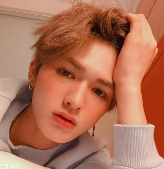 韓國雀斑妝怎么化 朱正廷雀斑妝畫法步驟 韓國雀斑妝怎么化 朱正廷雀斑妝畫法步驟