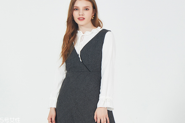 出席正式場合服裝搭配 幫你鎮(zhèn)住各種場合 出席正式場合服裝搭配 幫你鎮(zhèn)住各種場合