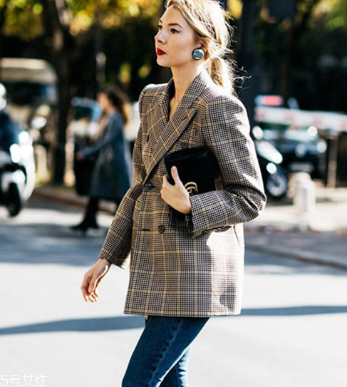 出席正式場合服裝搭配 幫你鎮(zhèn)住各種場合 出席正式場合服裝搭配 幫你鎮(zhèn)住各種場合