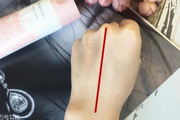 伊思素顏霜適合什么膚質(zhì) 干皮就放心入吧 伊思素顏霜適合什么膚質(zhì) 干皮就放心入吧