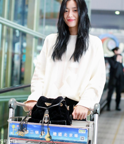 白色上衣怎么搭配 衣櫥里的必備款 白色上衣怎么搭配 衣櫥里的必備款