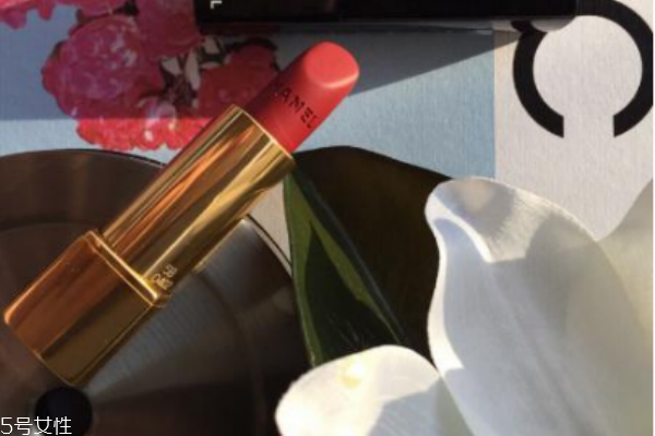 香奈兒58和63哪個好看 香奈兒58和63的區(qū)別 香奈兒58和63哪個好看 香奈兒58和63的區(qū)別