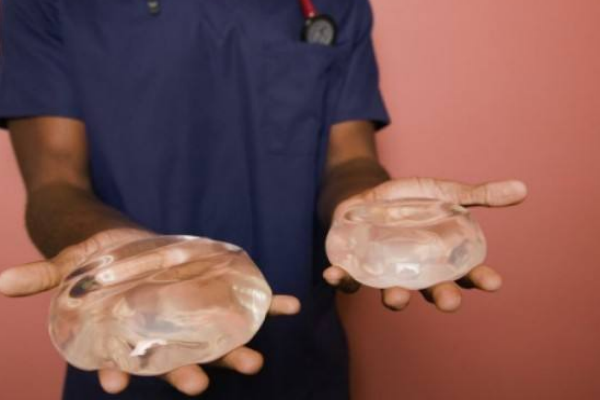 感冒的時候可以隆胸手術嗎？