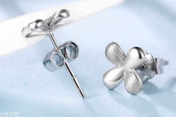 鉑金耳釘什么牌子好 認準大品牌