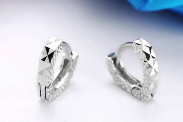 鉑金耳釘什么牌子好 認準大品牌