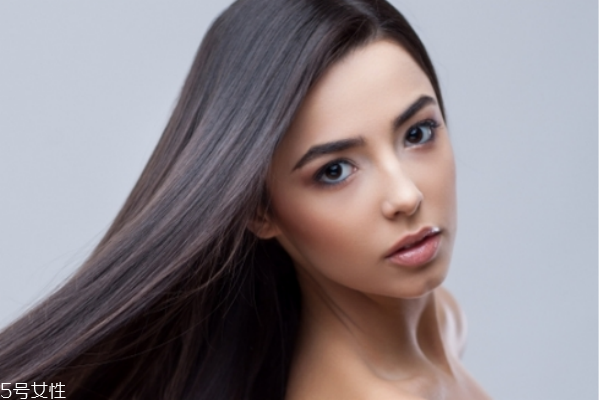 拉直頭發(fā)要多久 頭發(fā)洗直和拉直的區(qū)別 拉直頭發(fā)要多久 頭發(fā)洗直和拉直的區(qū)別