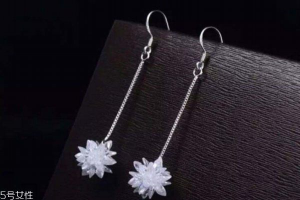 孕婦可以戴耳環(huán)嗎 材質(zhì)很關(guān)鍵 孕婦可以戴耳環(huán)嗎 材質(zhì)很關(guān)鍵