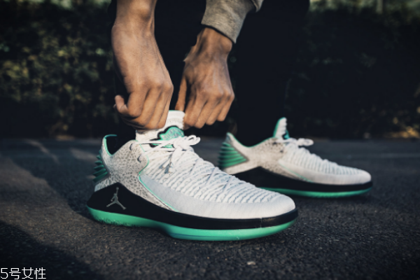 aj32能打外場(chǎng)嗎 水泥地會(huì)加速磨損 aj32能打外場(chǎng)嗎 水泥地會(huì)加速磨損