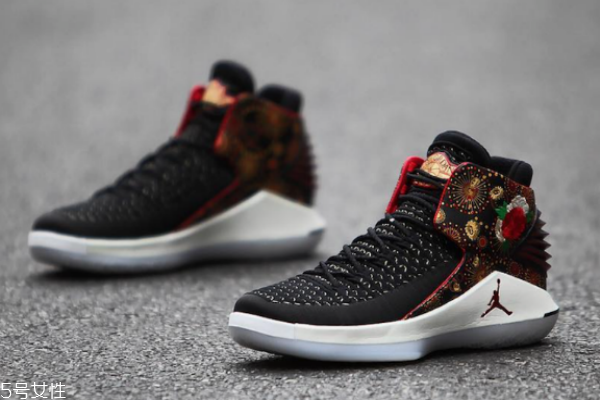 aj32和lbj15腳感對(duì)比 體重不同感受不同 aj32和lbj15腳感對(duì)比 體重不同感受不同