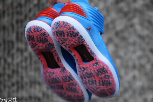 aj32和lbj15腳感對(duì)比 體重不同感受不同 aj32和lbj15腳感對(duì)比 體重不同感受不同