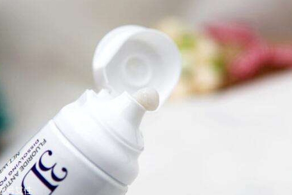 藥物牙膏能長期用嗎 藥物牙膏有什么危害 藥物牙膏能長期用嗎 藥物牙膏有什么危害