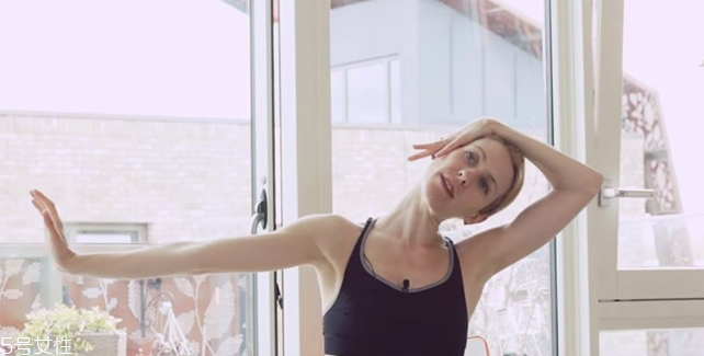 怎么把肩膀練平 許瑋寧5招七天就看到效果 怎么把肩膀練平 許瑋寧5招七天就看到效果