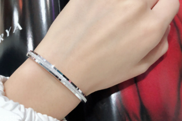 鉑金手鐲變形了怎么辦 不用太過擔心 鉑金手鐲變形了怎么辦 不用太過擔心