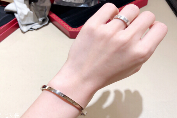 鉑金手鐲變形了怎么辦 不用太過擔心 鉑金手鐲變形了怎么辦 不用太過擔心