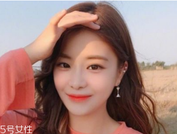 頭發(fā)出油嚴(yán)重怎么辦 頭發(fā)出油嚴(yán)重的原因 頭發(fā)出油嚴(yán)重怎么辦 頭發(fā)出油嚴(yán)重的原因