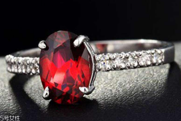 石榴石戒指為什么不亮 和這些因素有關
