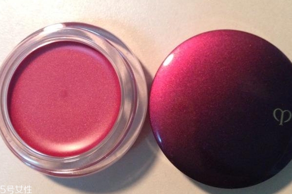 干皮適合什么腮紅 腮紅膏讓妝效更持久 干皮適合什么腮紅 腮紅膏讓妝效更持久