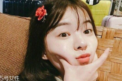 怎么給自己編劉海 編劉海簡單好看的步驟 怎么給自己編劉海 編劉海簡單好看的步驟