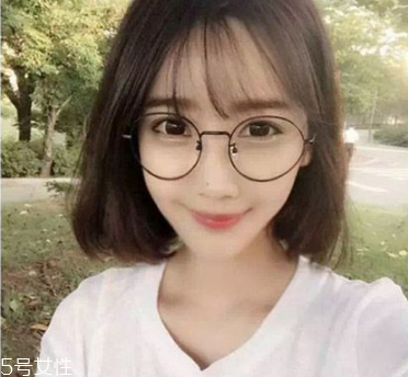 怎么給自己編劉海 編劉海簡單好看的步驟 怎么給自己編劉海 編劉海簡單好看的步驟