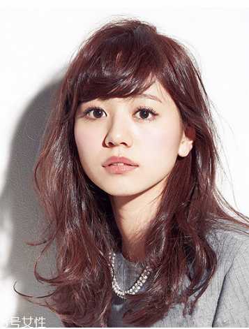 怎么給自己編劉海 編劉海簡單好看的步驟 怎么給自己編劉海 編劉海簡單好看的步驟