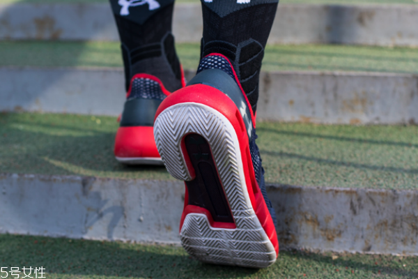 安德瑪hovr havoc籃球鞋測評 零重力腳感非凡 安德瑪hovr havoc籃球鞋測評 零重力腳感非凡