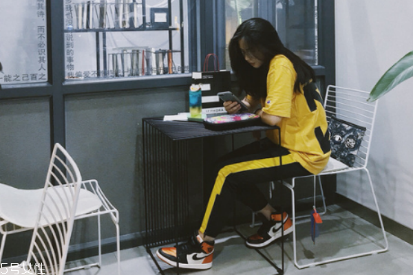 aj1絲綢扣碎怎么打理 護(hù)理方法很關(guān)鍵 aj1絲綢扣碎怎么打理 護(hù)理方法很關(guān)鍵