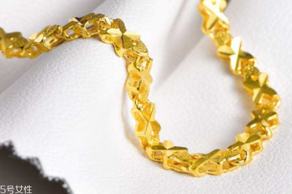 送黃金手鏈有什么寓意 代表美好的祝福 送黃金手鏈有什么寓意 代表美好的祝福