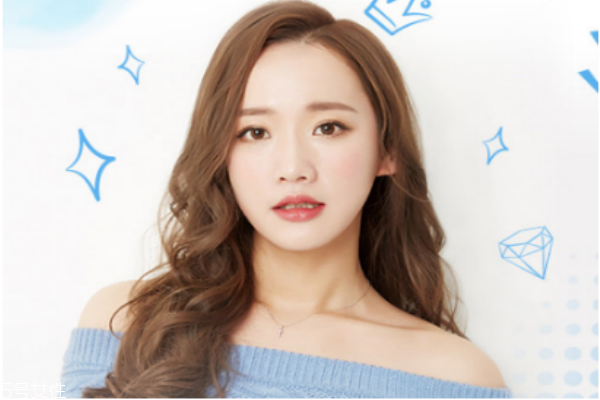 卷發(fā)用發(fā)蠟還是彈力素 彈力素和發(fā)蠟的區(qū)別 卷發(fā)用發(fā)蠟還是彈力素 彈力素和發(fā)蠟的區(qū)別