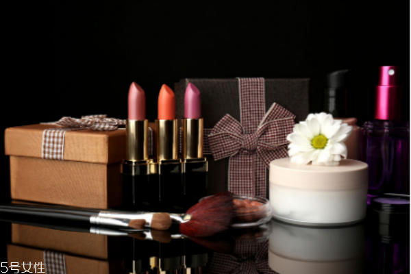 過期的化妝品有什么用途 過期的化妝品這樣處理 過期的化妝品有什么用途 過期的化妝品這樣處理