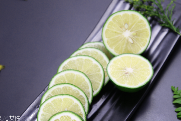 檸檬為什么要用鹽洗 這樣洗更干凈 檸檬為什么要用鹽洗 這樣洗更干凈