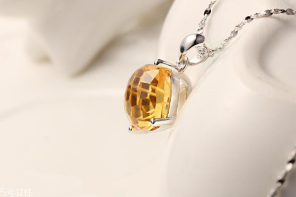 黃水晶什么顏色最好 要學(xué)會挑選 黃水晶什么顏色最好 要學(xué)會挑選