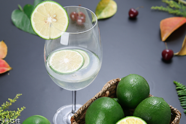 檸檬沒熟能吃嗎 吃了也沒事 檸檬沒熟能吃嗎 吃了也沒事